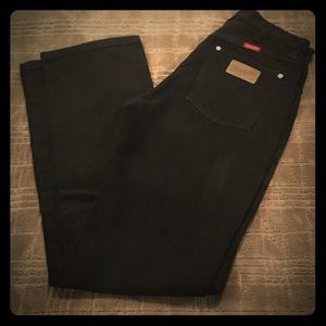 Woman’s size 7 vintage wranglers Fit like a Size 5